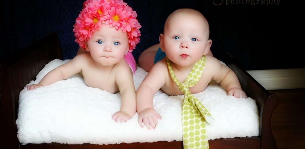 Are you pregnant? Wonder what can be your chances of having twins? Check out some intriguing factors and early symptoms which could hint a twin pregnancy.