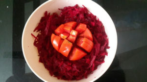 sliced beetroot tomato