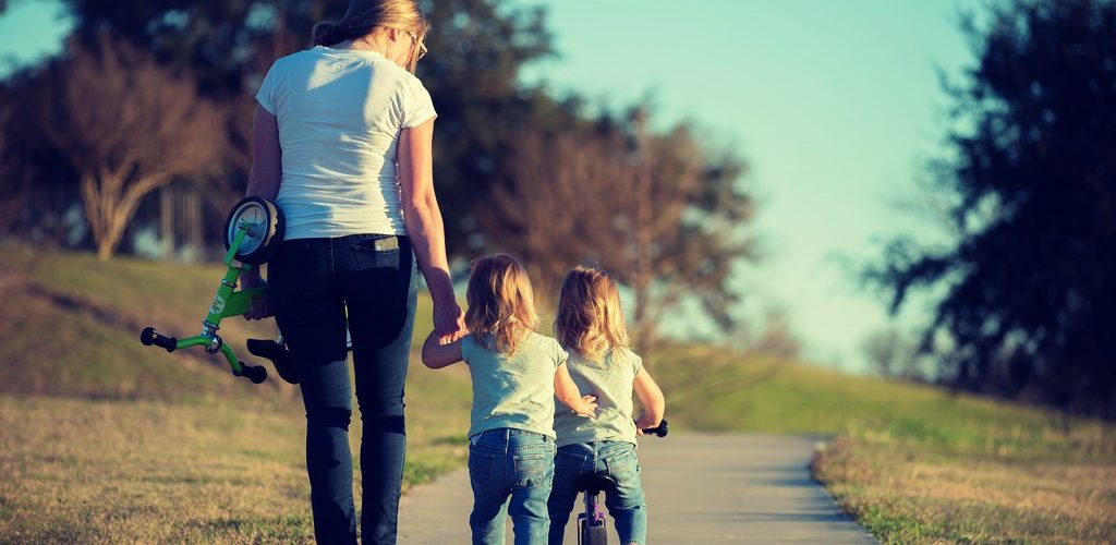 Meet the Twin Moms is a series aimed at supporting & inspiring new twin moms with the vital experience & knowledge from many twin moms around the world.