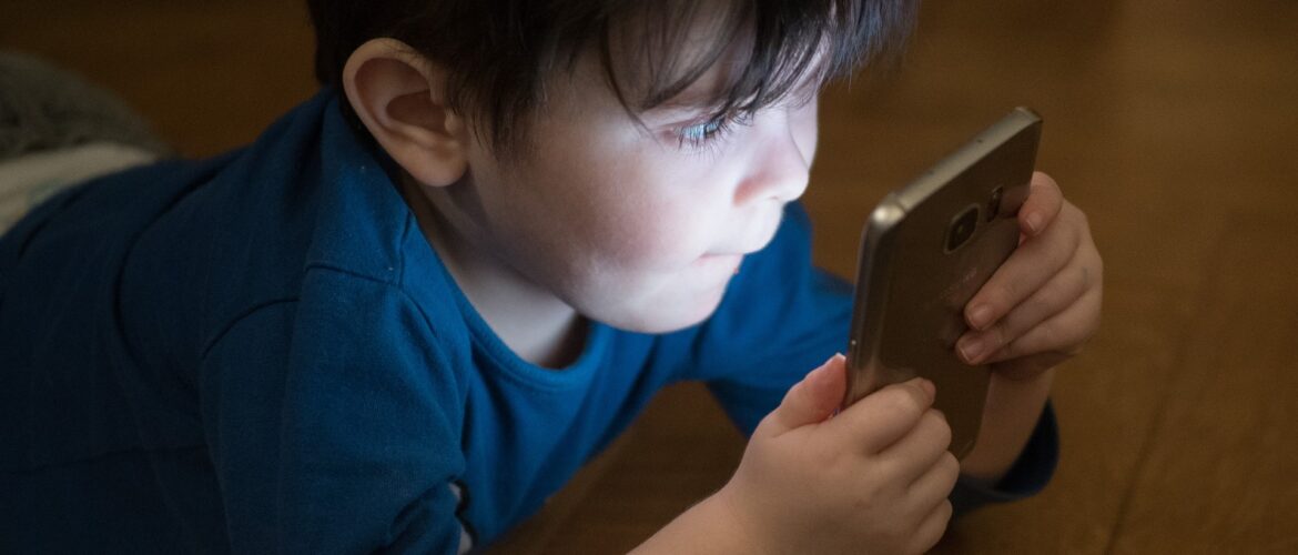 The biggest challenge for any parent these days is - how to manage my kids' screen time? Here we give you 7 simple yet effective ideas that can help you.