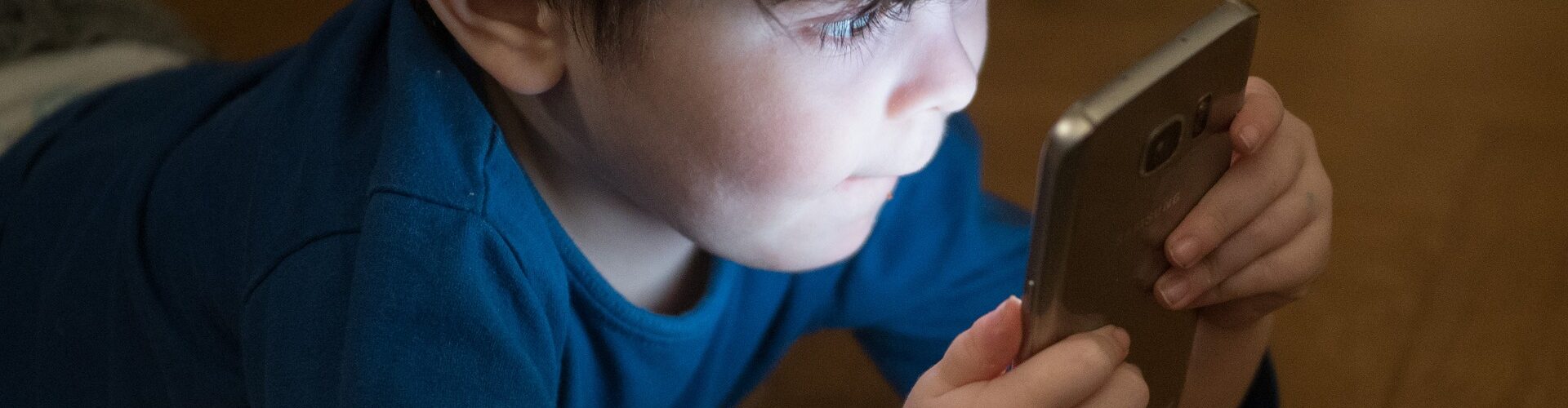 The biggest challenge for any parent these days is - how to manage my kids' screen time? Here we give you 7 simple yet effective ideas that can help you.
