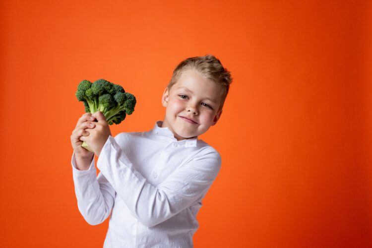 Do your kids like healthy foods? Are they eating it happily? Here are some simple tips that you can follow to make children like healthy foods.