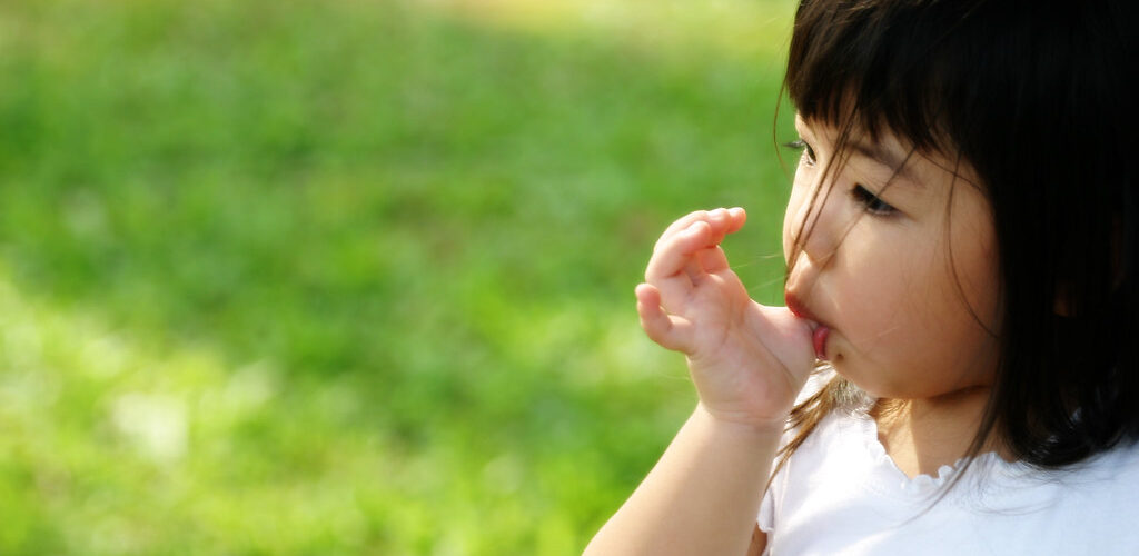 Are you repeatedly failing in your attempts to stop thumb sucking in your child? Check out our expert's creative ways to stop your child from thumb sucking.