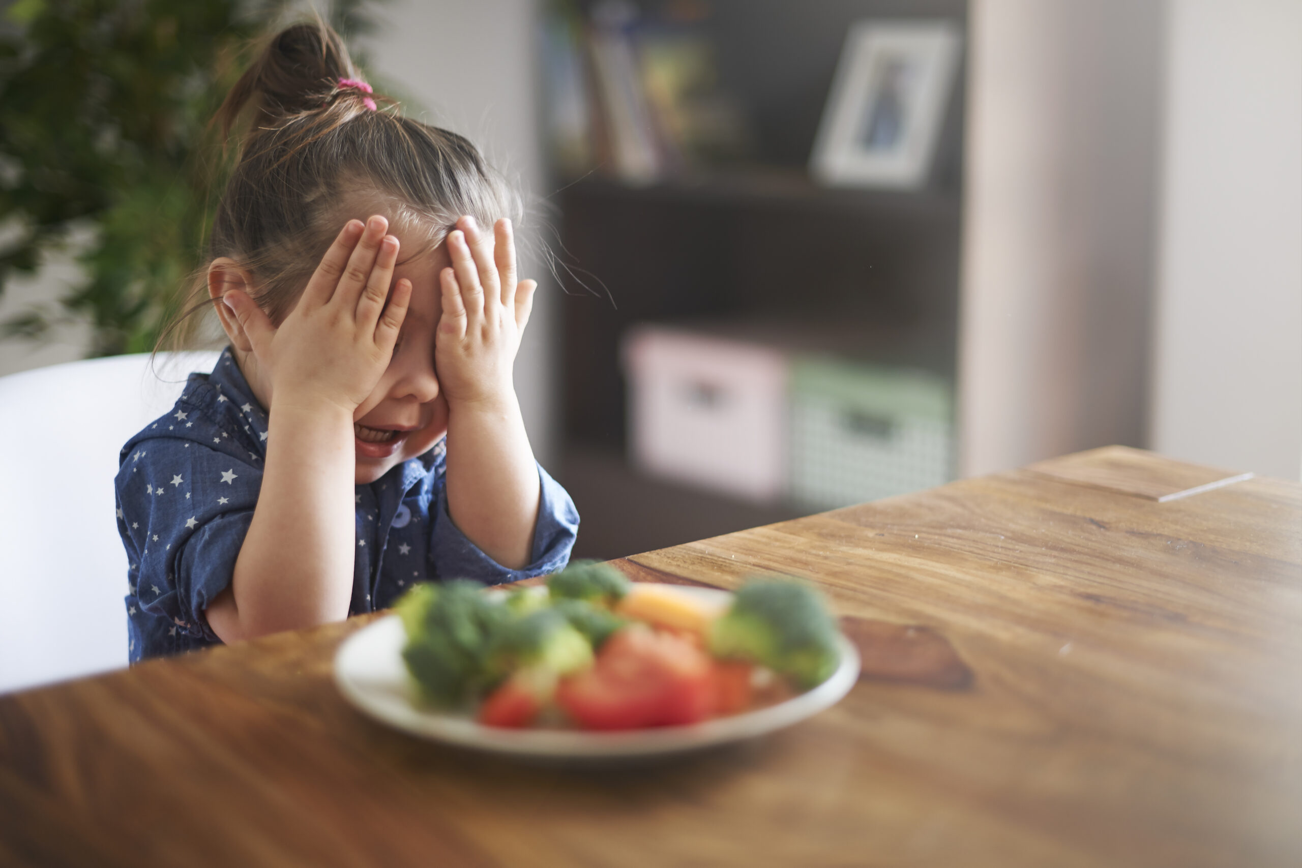 Top 11 Reasons Why Kids Dislike Food or Refuse to Eat - Twins and Me